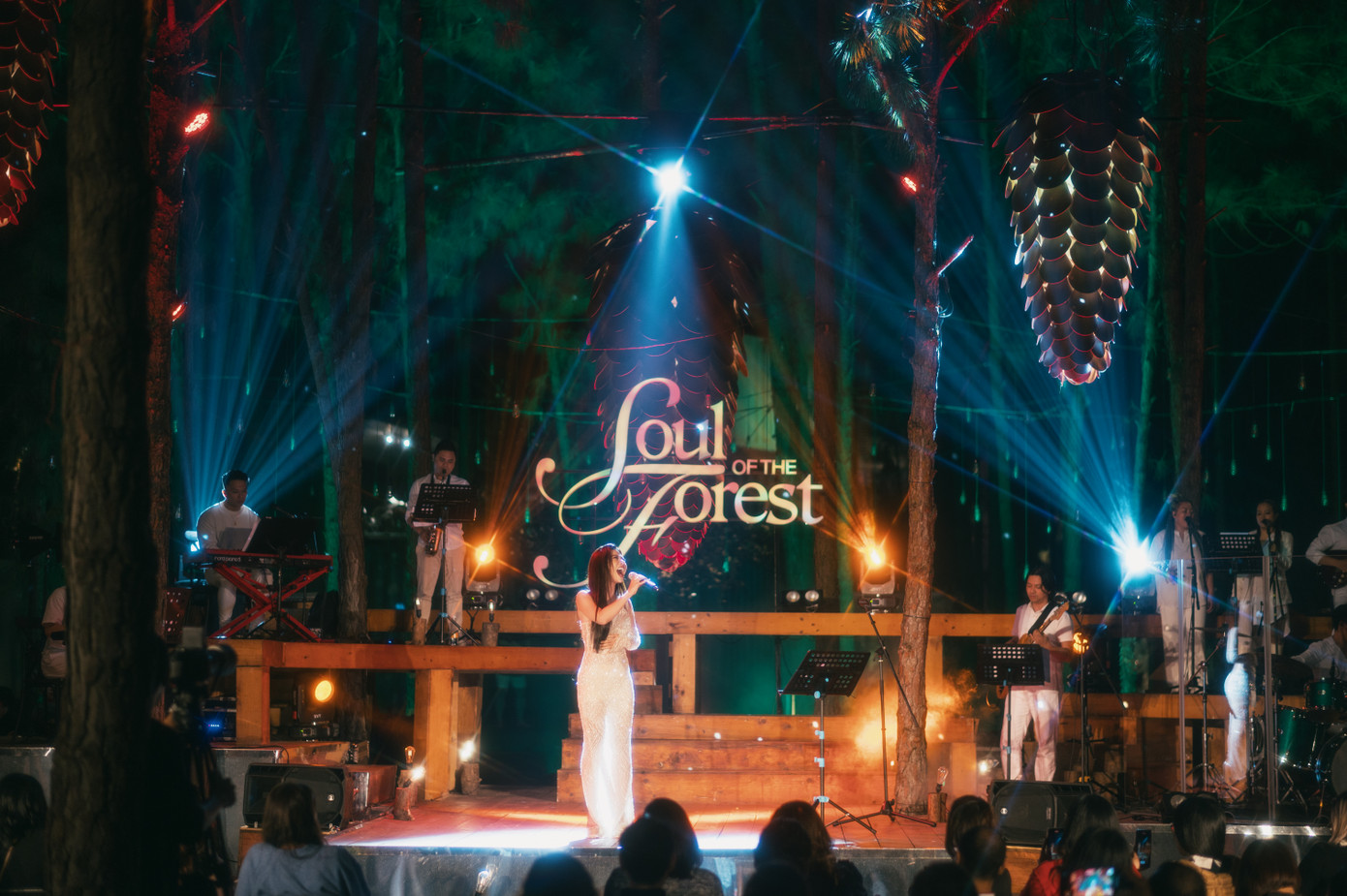 Phượng Vũ da diết với những bản tình ca trong đêm nhạc Tình đầu Phượng Vũ da diết với những bản tình ca trong đêm nhạc Tình đầu