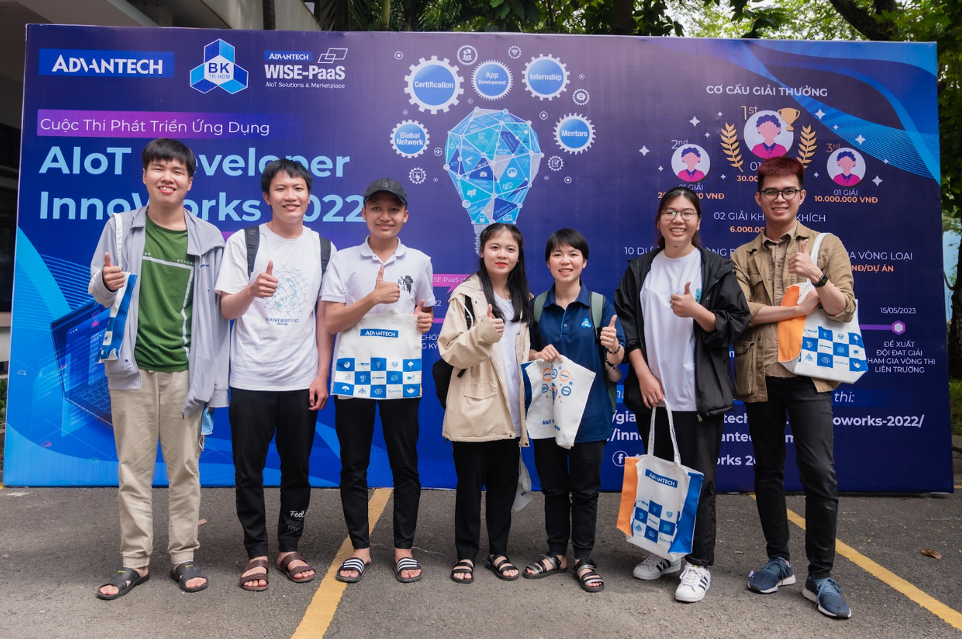 Các bạn sinh viên không ngần ngại trổ tài thể hiện sức sáng tạo của bản thân tại sân chơi InnoWorks 2023