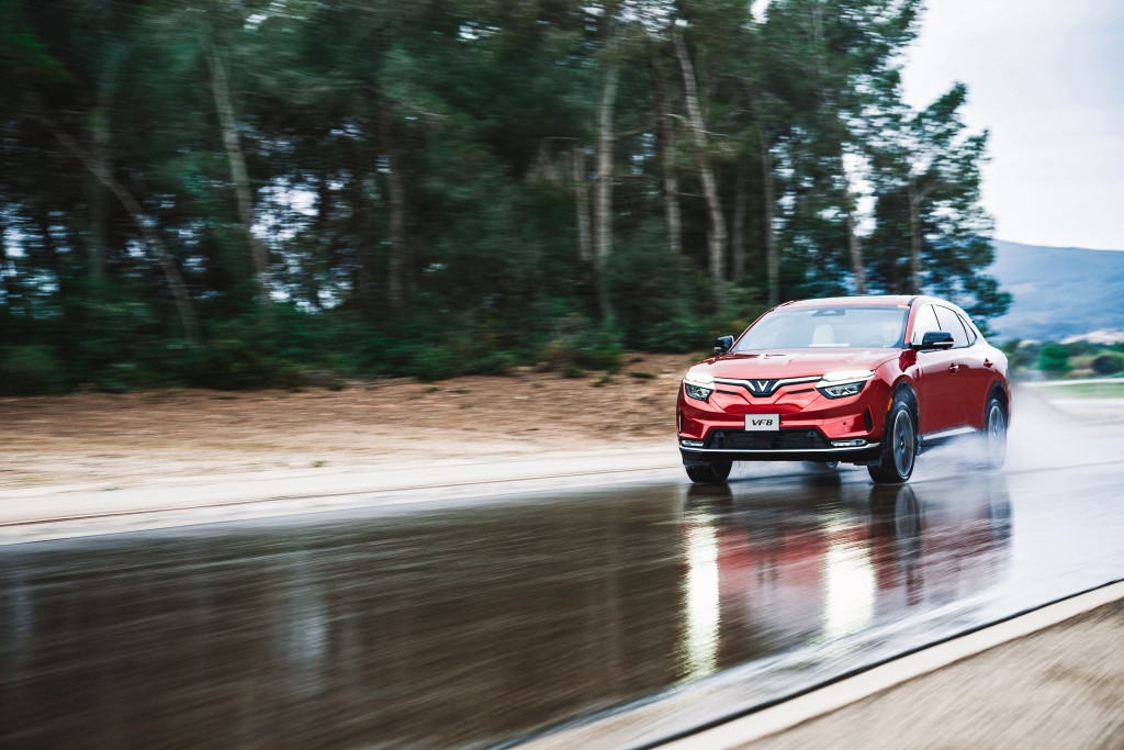 Chi phí vận hành tiết kiệm hơn xe xăng là điểm khiến nhiều người muốn sử dụng VF 8. Chi phí vận hành tiết kiệm hơn xe xăng là điểm khiến nhiều người muốn sử dụng VF 8.