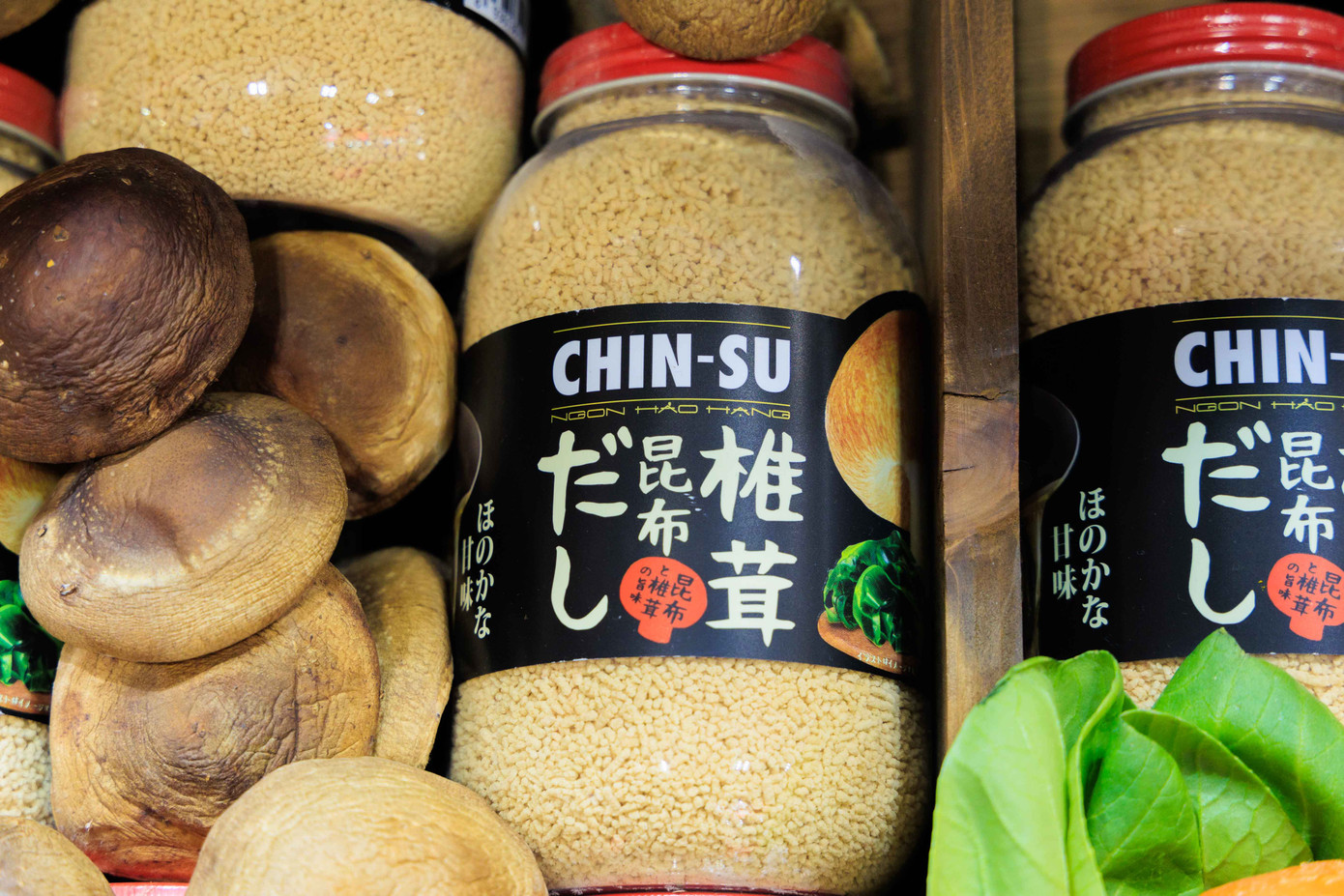 Hạt nêm Chin-su mới đậm vị nấm shiitake và tảo bẹ kombu, cho nước dùng ngọt thanh, vị tinh tế tự nhiên, khi ướp thực phẩm càng làm tăng vị ngon…