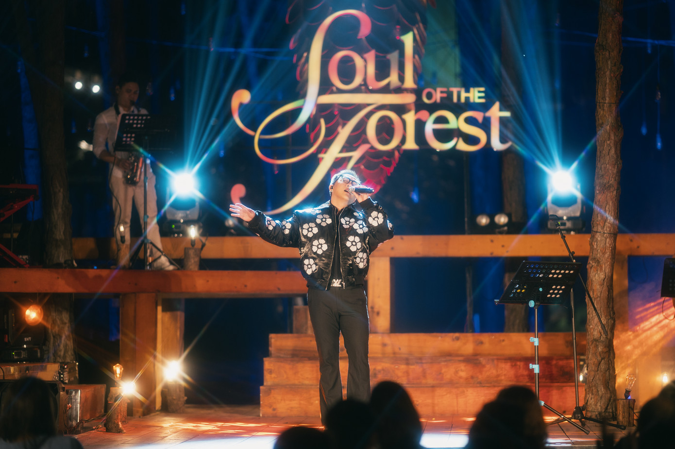 Trung Quân cháy hết mình trên sân khấu Soul of the Forest Trung Quân cháy hết mình trên sân khấu Soul of the Forest