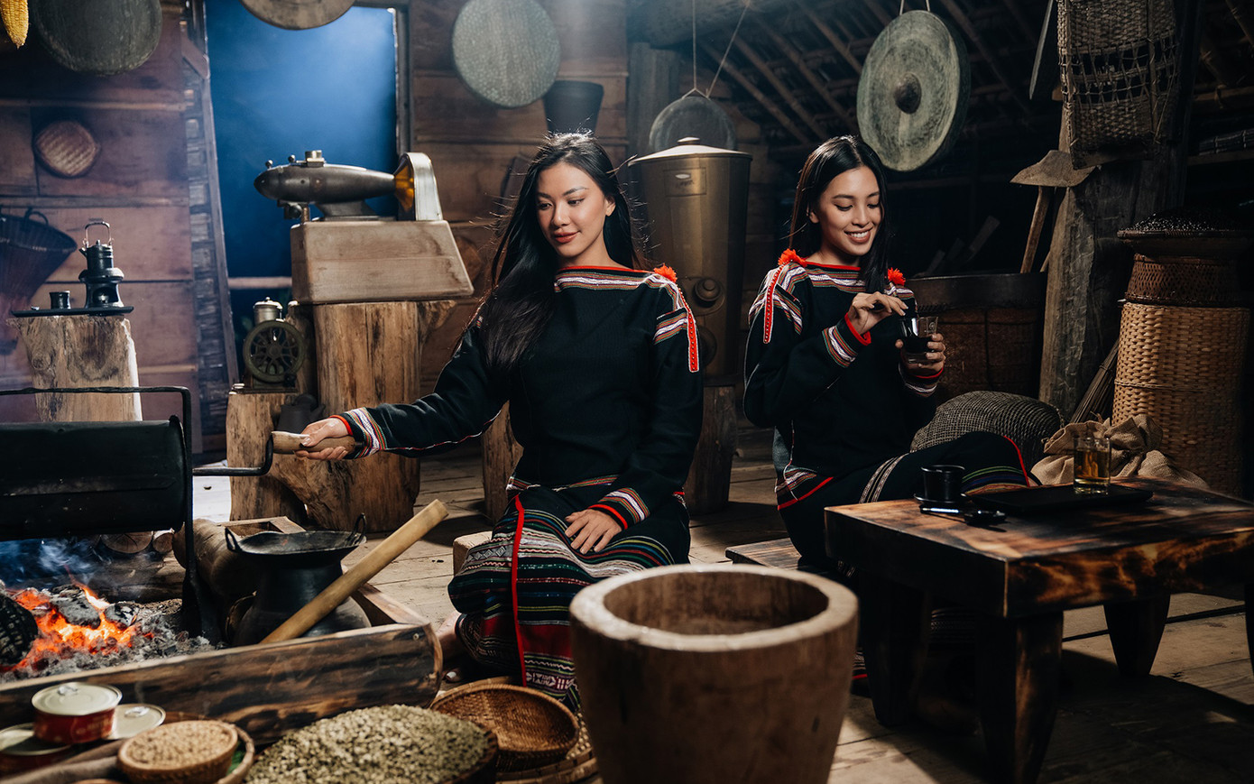 Cần tạo ra một hệ sinh thái lối sống cà phê quyến rũ, độc đáo để cà phê Việt Nam thực sự được nâng tầm trên thế giới. Cần tạo ra một hệ sinh thái lối sống cà phê quyến rũ, độc đáo để cà phê Việt Nam thực sự được nâng tầm trên thế giới.