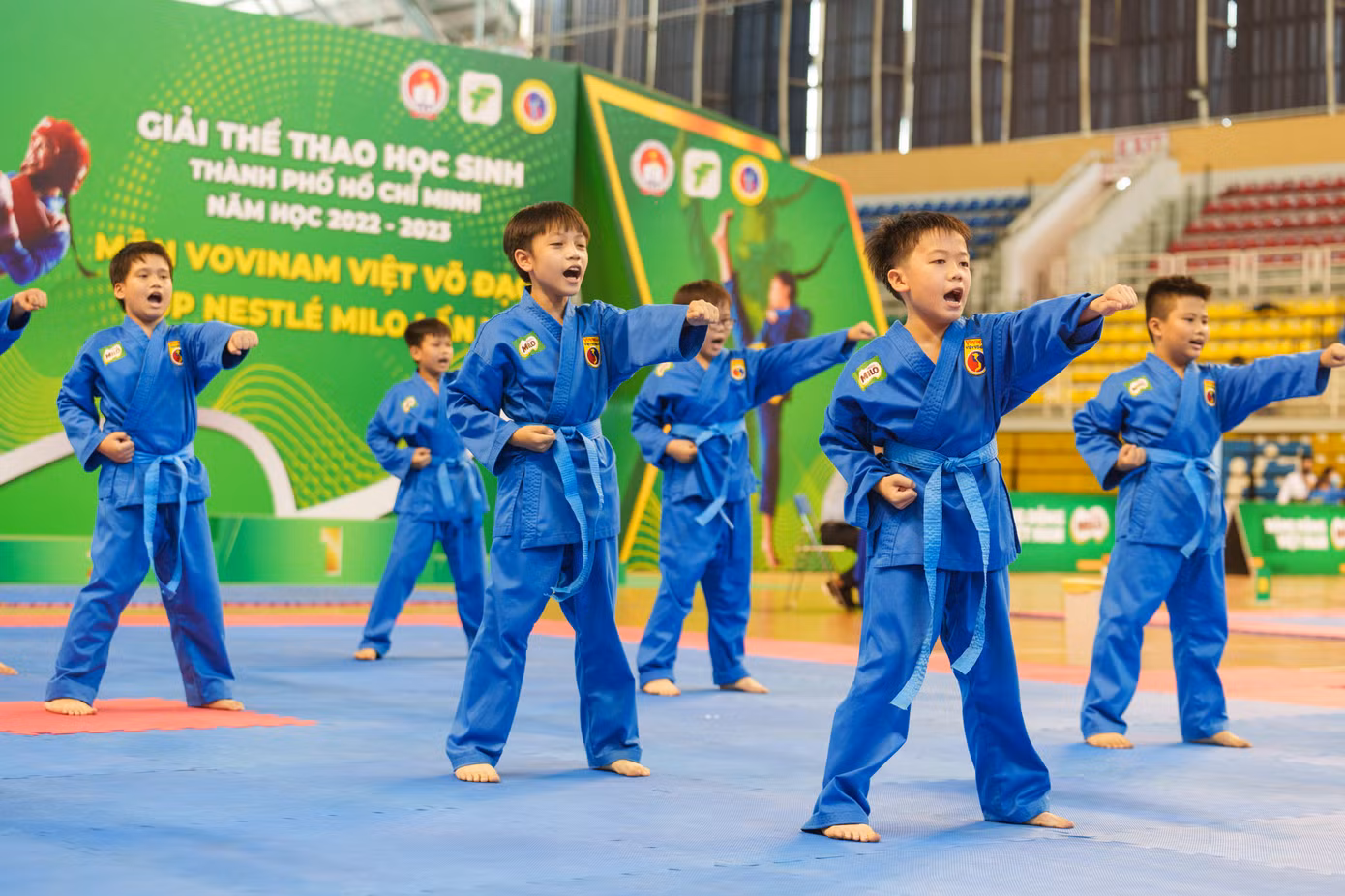Không chỉ góp phần nâng cao sức khỏe thể chất, võ cổ truyền cũng giúp các em rèn luyện ý chí bền bỉ và mang tới nguồn năng lượng tự nhiên để cao lớn vươn xa