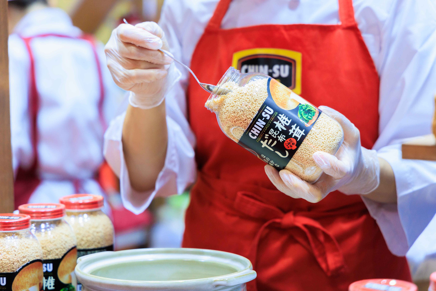 Hạt nêm Chin-su giúp ngay cả người bận rộn cũng có thể dễ dàng chế biến những món ăn ngọt vị tự nhiên mà không tốn nhiều thời gian, là “bảo bối" trong mỗi gian bếp hiện đại.