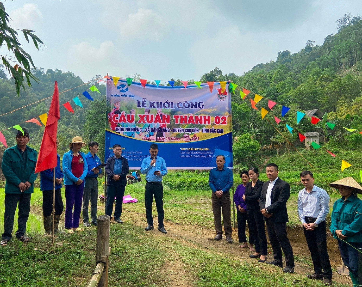 Lễ khởi công cầu Xuân Thành 2 tại thôn Nà Niếng, xã Bằng Lãng, Yên Mỹ (huyện Chợ Đồn), tỉnh Bắc Kạn