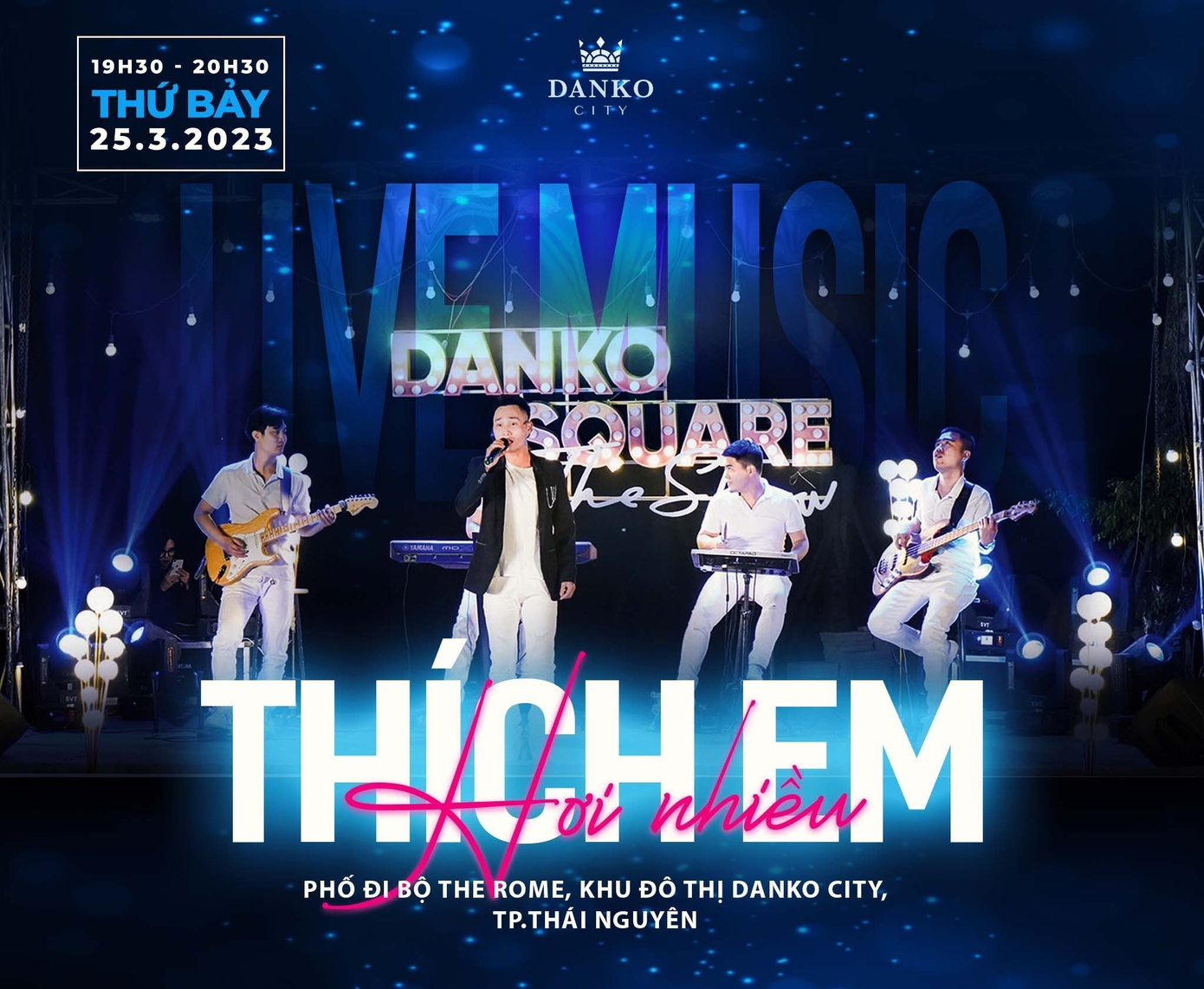 Chương trình âm nhạc diễn tại tại phố đi bộ Danko Square ngày cuối tuần