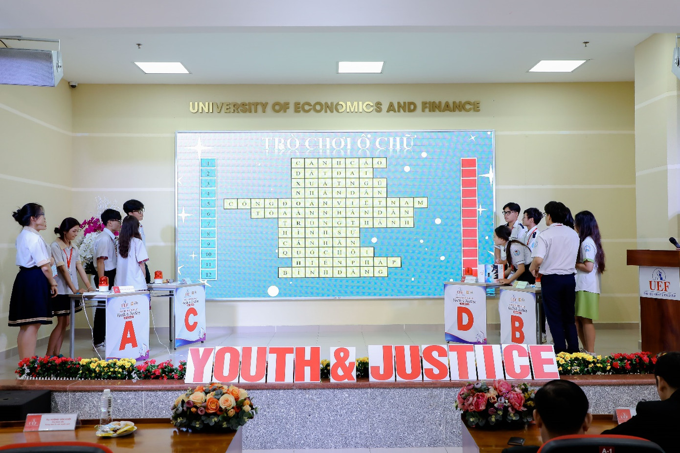 Các bạn học sinh tự tin vận dụng kiến thức pháp luật vào tình huống thực tế Các bạn học sinh tự tin vận dụng kiến thức pháp luật vào tình huống thực tế