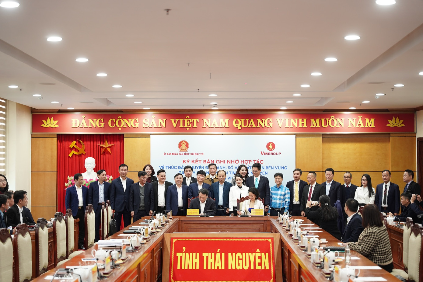 Uỷ ban Nhân dân tỉnh Thái Nguyên và Tập đoàn Vingroup ký kết biên bản ghi nhớ hợp tác toàn diện về chuyển đổi xanh.