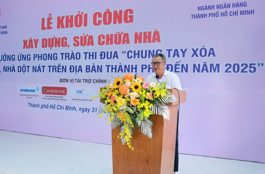 Ông Nguyễn Đức Lệnh, Phó giám đốc NHNN chi nhánh Thành phố Hồ Chí Minh phát biểu tại buổi lễ