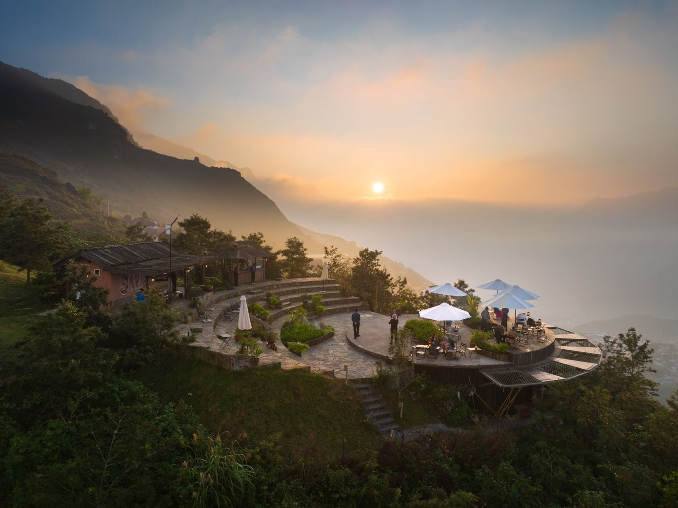 View triệu đô từ nhà hàng Cafe 1600 thuộc Ville De Mont.