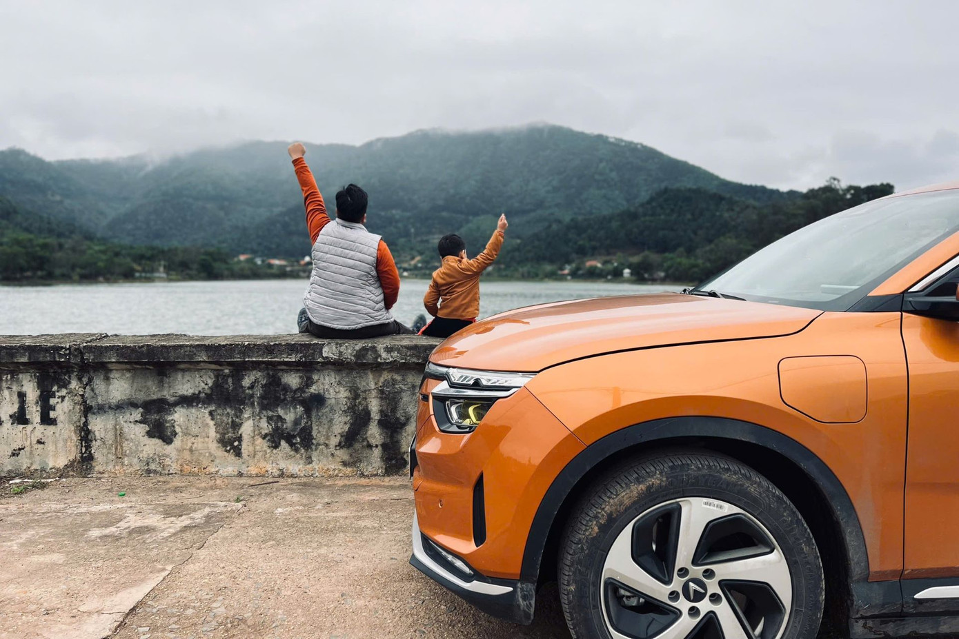 Với anh Nhân và nhiều khách hàng khác của VinFast, việc sử dụng ô tô điện thời điểm này gần như không tiêu tốn chi phí. Với anh Nhân và nhiều khách hàng khác của VinFast, việc sử dụng ô tô điện thời điểm này gần như không tiêu tốn chi phí.