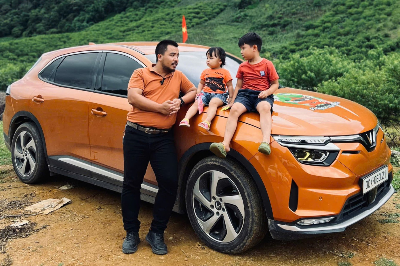 Anh Trần Danh Nhân cùng chiếc VinFast VF 8 đã gắn bó 2 năm. Anh Trần Danh Nhân cùng chiếc VinFast VF 8 đã gắn bó 2 năm.