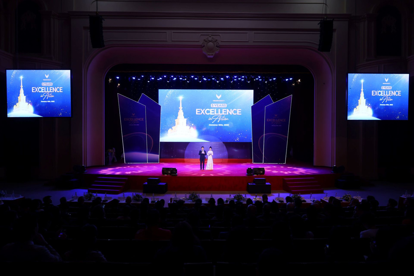 Toàn cảnh buổi lễ kỉ niệm 5 năm thành lập Trường đại học VinUni Toàn cảnh buổi lễ kỉ niệm 5 năm thành lập Trường đại học VinUni