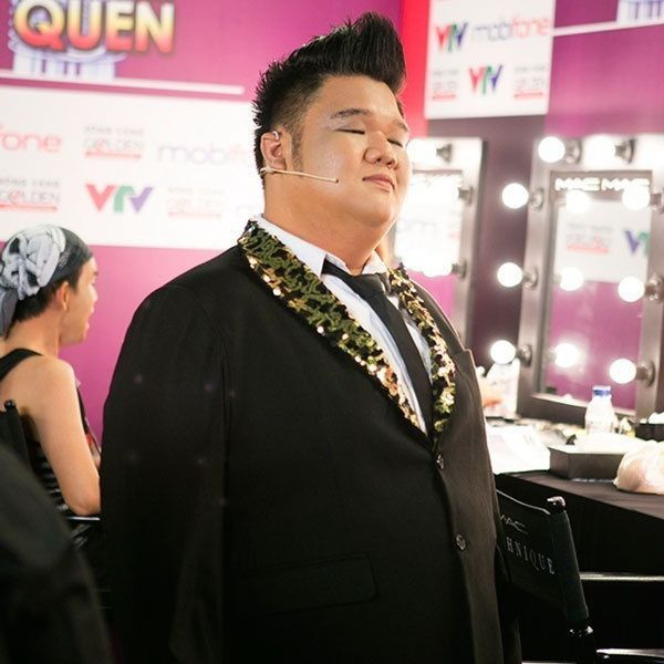 Vương Khang để lại ấn tượng trong lòng khán giả với ngoại hình đặc biệt từ những ngày đầu tiên vào nghề.