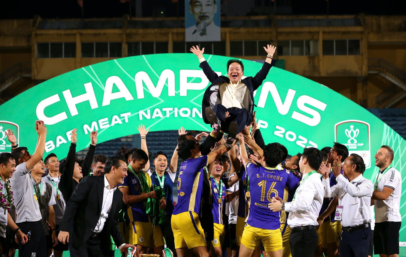 Bầu Hiển rất đam mê và dành nhiều tâm huyết với nền bóng đá nước Nhà