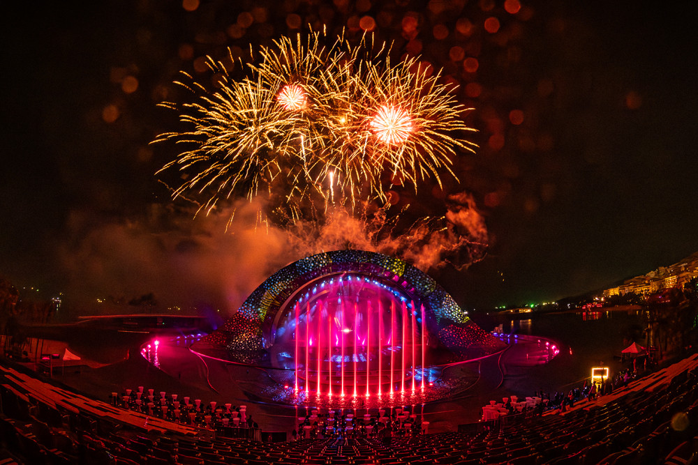 Sân khấu sự kiện của Coca-Cola đẹp mãn nhãn với đa dạng hiệu ứng từ sân khấu Nụ hôn của biển cả - Kiss of the sea. Sân khấu sự kiện của Coca-Cola đẹp mãn nhãn với đa dạng hiệu ứng từ sân khấu Nụ hôn của biển cả - Kiss of the sea.