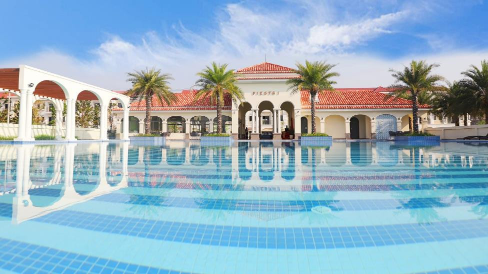 Clubhouse Fiesta 1 mới đưa vào vận hành với hồ bơi phong cách resort rộng 1000m2, mang đến không gian thư giãn đẳng cấp và là nơi tổ chức tiệc sang trọng dành cho cư dân Aqua City.