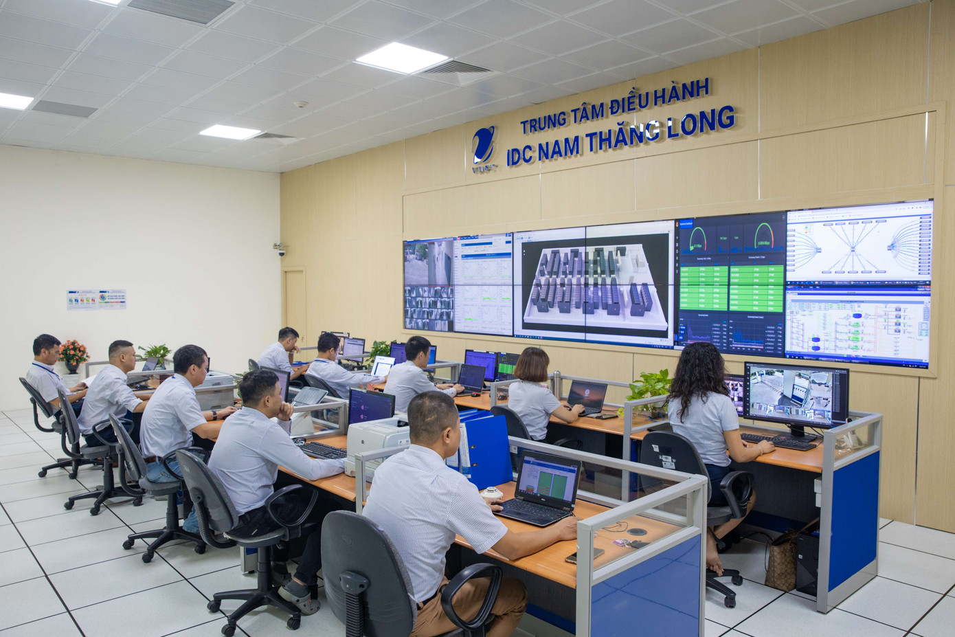 Hỗ trợ khách hàng 247 đảm bảo khách hàng luôn nhận được sự hỗ trợ kịp thời và chất lượng Hỗ trợ khách hàng 247 đảm bảo khách hàng luôn nhận được sự hỗ trợ kịp thời và chất lượng