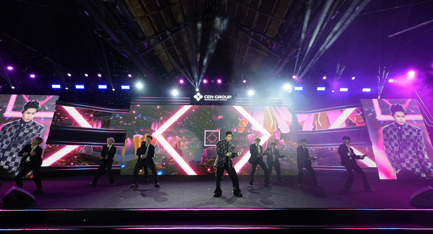 Sự xuất hiện của “cỗ máy tạo Hit” – Tăng Duy Tân - tại sự kiện của Tập đoàn Cen Group.