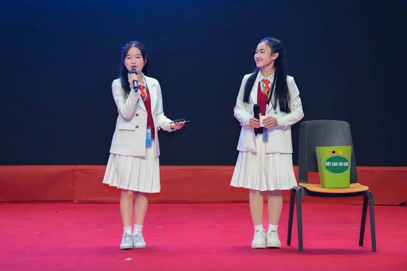 Đội Đại sứ Xanh trình bày ý tưởng tại đêm Chung kết ngày 19/1