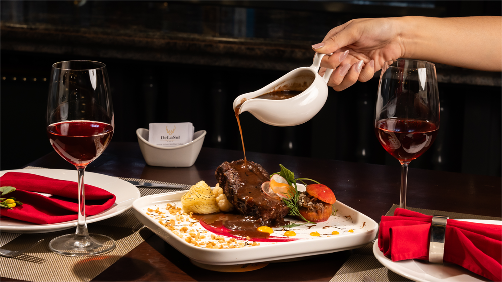 Thực đơn mỹ vị Á-Âu được lòng du khách tại DeLaSol Sapa Hotel. Thực đơn mỹ vị Á-Âu được lòng du khách tại DeLaSol Sapa Hotel.