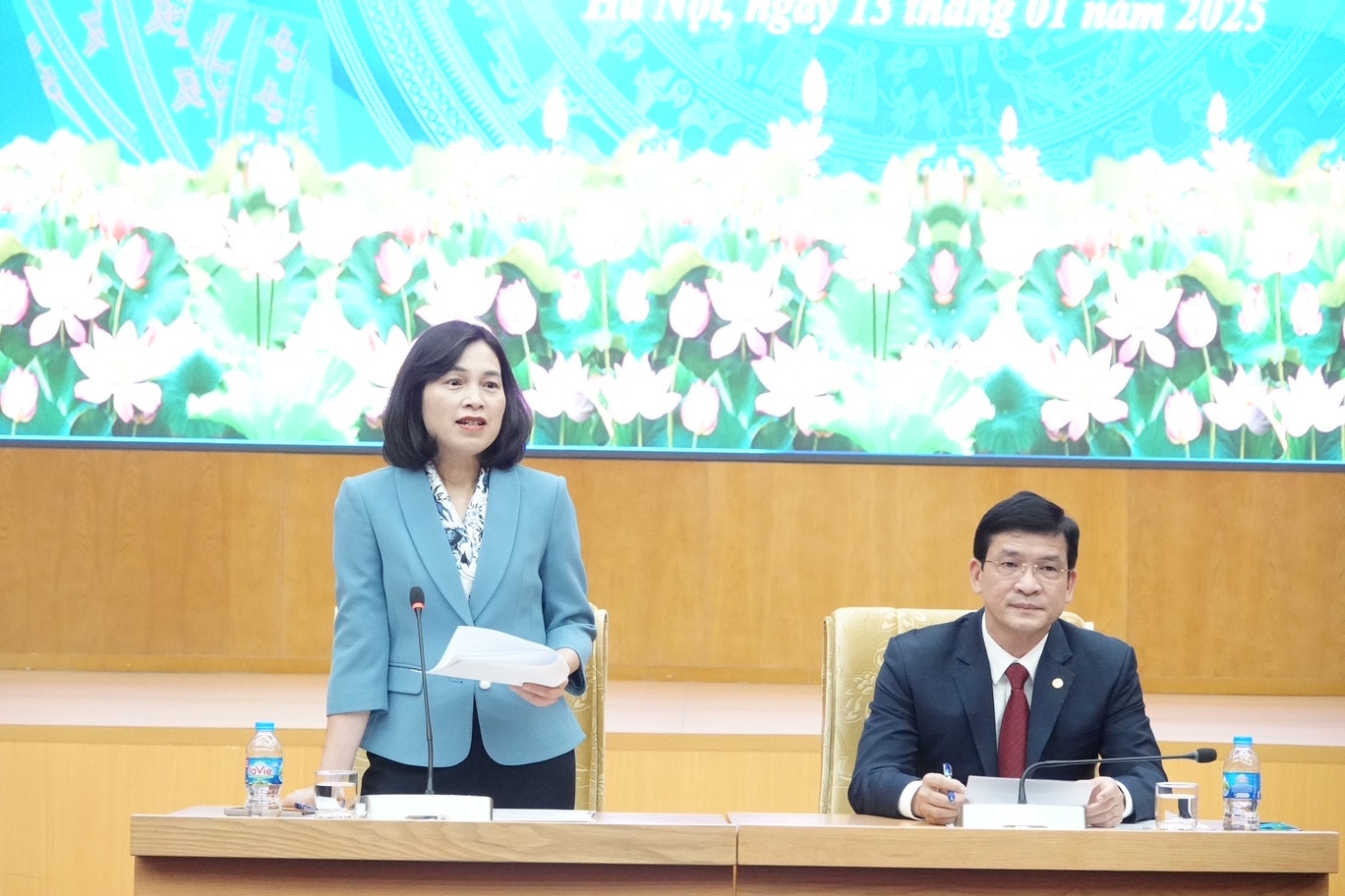 Bà Trần Thị Huệ - Phó Tổng giám đốc Kho bạc Nhà nước chủ trì họp báo