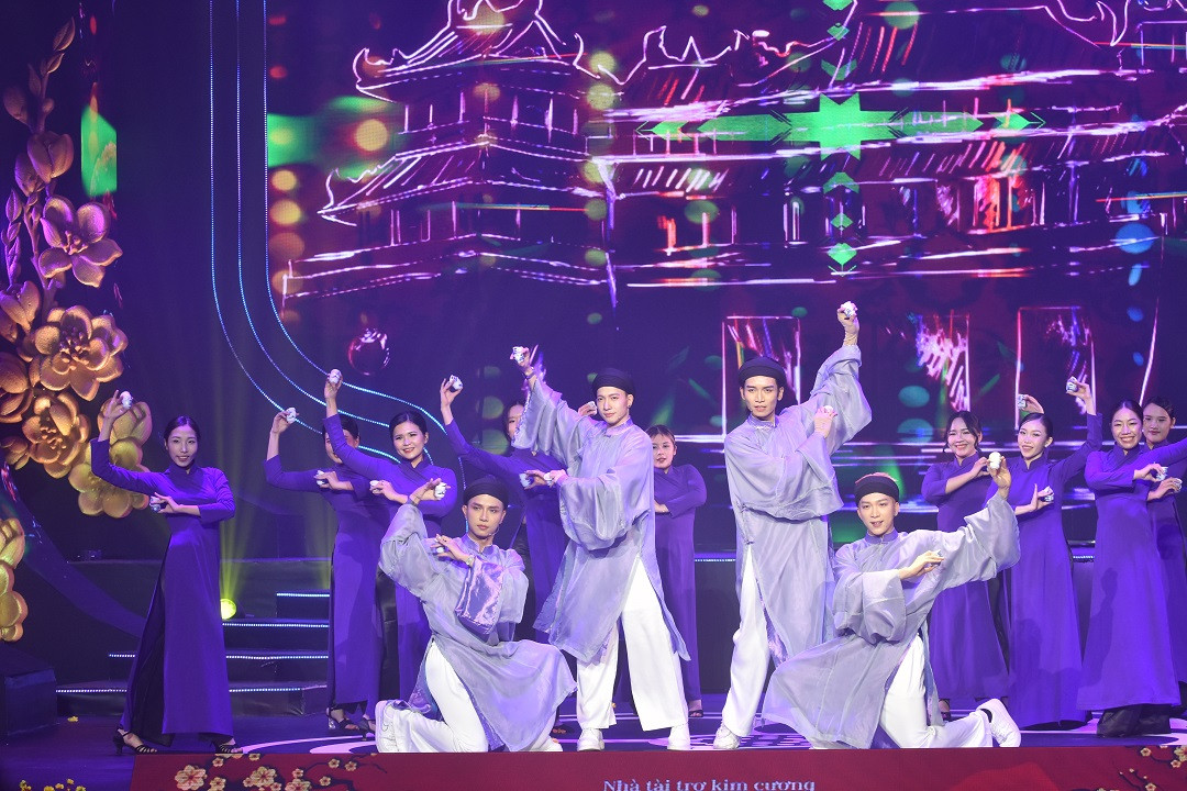 Tiết mục của “Anh Trai Vượt Ngàn Chông Gai” tại Giải Mai Vàng.
