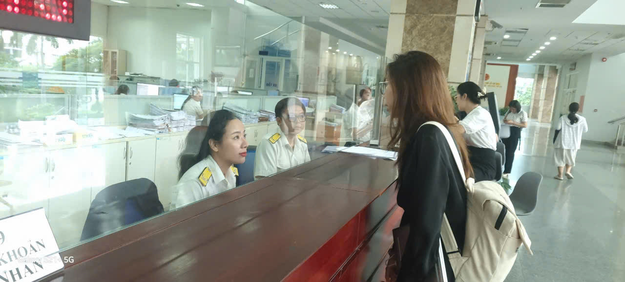 Cục thuế TP HCM với phương châm lấy người dân, doanh nghiệp làm trung tâm phục vụ. Cục thuế TP HCM với phương châm lấy người dân, doanh nghiệp làm trung tâm phục vụ.