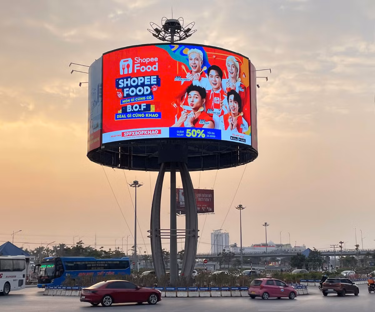 Và “thay màu” biển quảng cáo tại vòng xoay khu Vincom Plaza Imperia, Hải Phòng Và “thay màu” biển quảng cáo tại vòng xoay khu Vincom Plaza Imperia, Hải Phòng