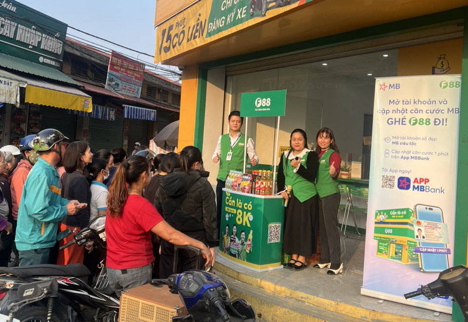 Tạp hóa đồng giá 8k, chia sẻ, hỗ trợ công nhân, lao động mùa Tết