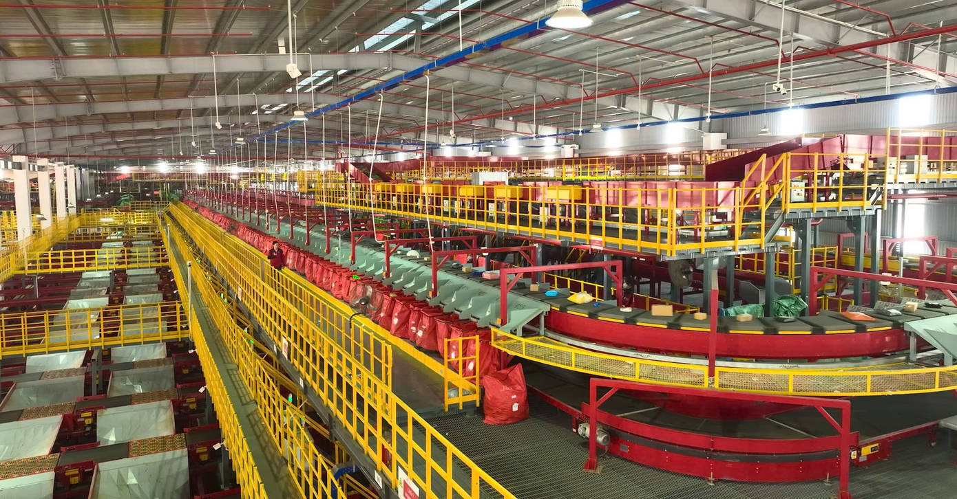 J&T Express tiên phong ứng dụng túi tái sinh trong giao nhận hàng hóa. Các túi tái sinh có thể tái sử dụng nhiều lần cho dịch vụ chuyển phát giúp bảo vệ môi trường và giảm phát thải. Ảnh: J&T Express Việt Nam J&T Express tiên phong ứng dụng túi tái sinh trong giao nhận hàng hóa. Các túi tái sinh có thể tái sử dụng nhiều lần cho dịch vụ chuyển phát giúp bảo vệ môi trường và giảm phát thải. Ảnh: J&T Express Việt Nam