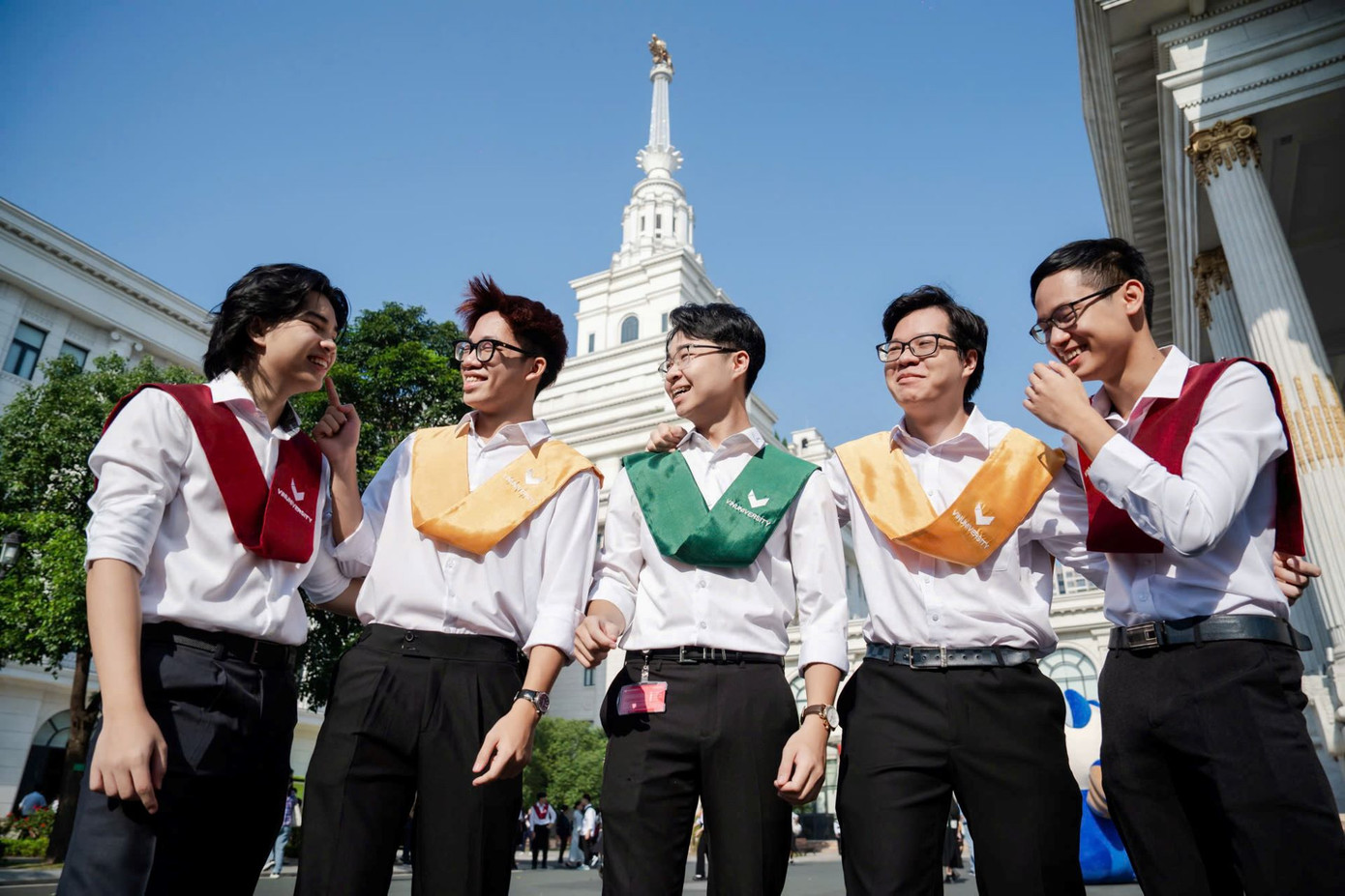 Sinh viên VinUni với thành tích vượt trội đã khẳng định quyết tâm mạnh mẽ và thực lực đào tạo hàn lâm của VinUni. Sinh viên VinUni với thành tích vượt trội đã khẳng định quyết tâm mạnh mẽ và thực lực đào tạo hàn lâm của VinUni.