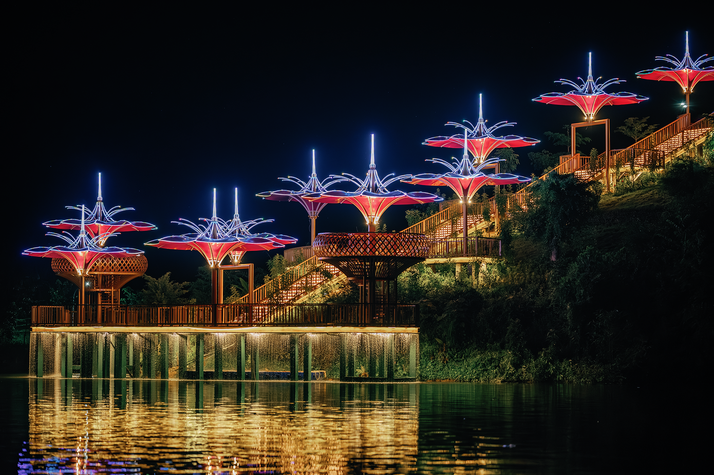 Từ đài UFO ngắm nhìn LAMORI mà ngỡ như giữa hành tinh xa xôi