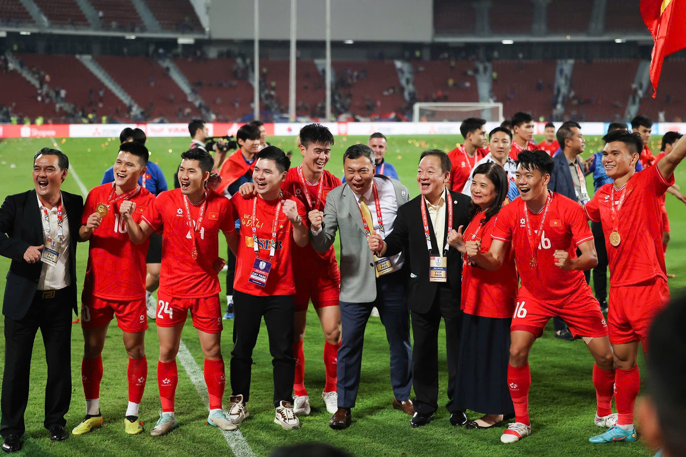 Có thể nói, Chủ tịch SHB Đỗ Quang Hiển đã trở thành điểm tựa vững chắc giúp cho tuyển Việt Nam giành chức vô địch ASEAN cup 2024