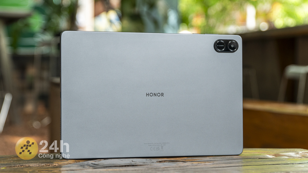 HONOR Pad X8a sở hữu ngoại hình cao cấp và tinh tế, hiện đang được giảm giá còn 4,69 triệu đồng tại Thế Giới Di Động