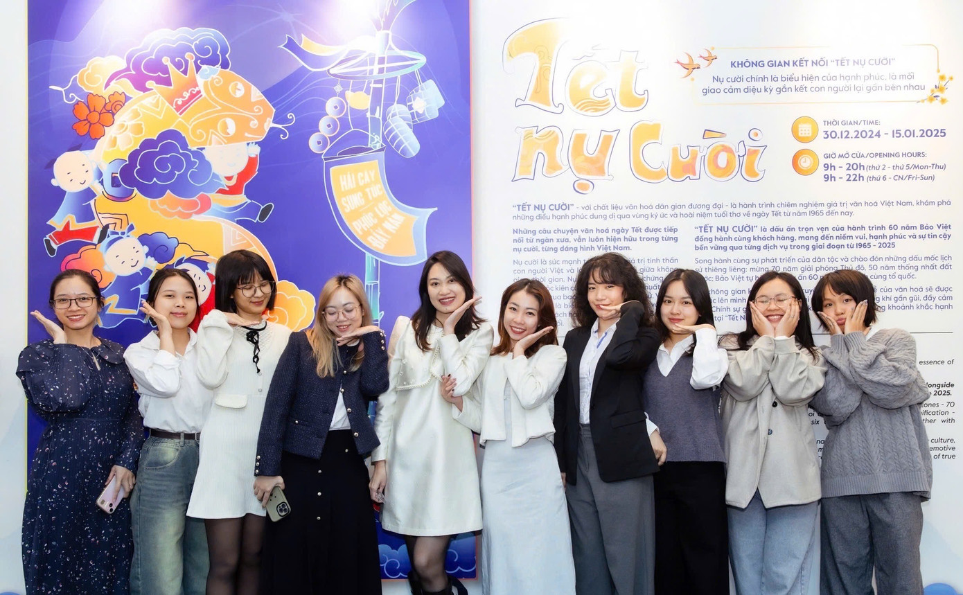 Nhiều bạn trẻ thích thú khám phá không gian đa sắc màu cùng chuỗi hoạt động hấp dẫn