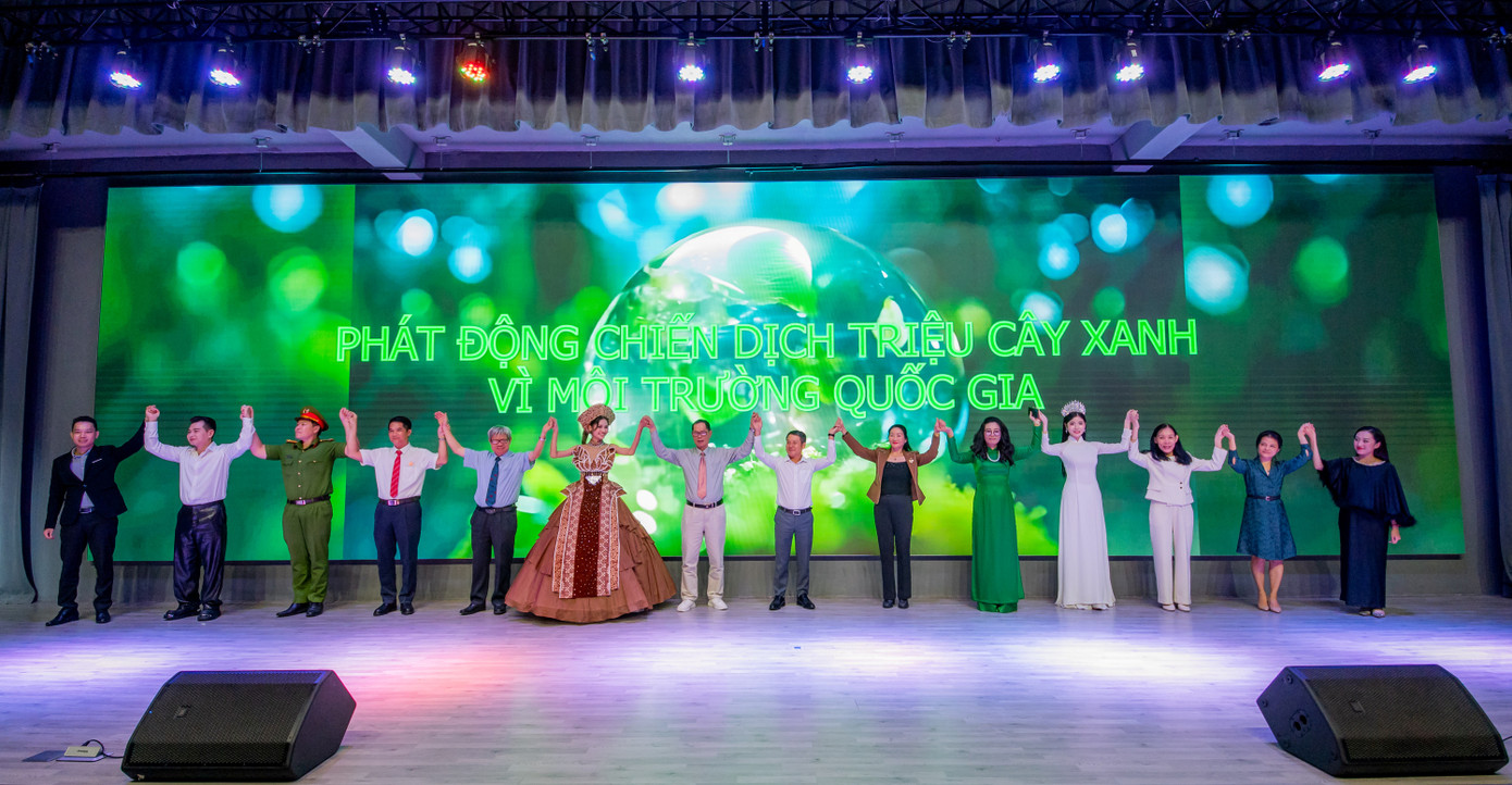 Ông Lương Đặng Bảo Thái cùng các đại sứ phát động chiến dịch “Triệu cây xanh vì môi trường quốc gia”