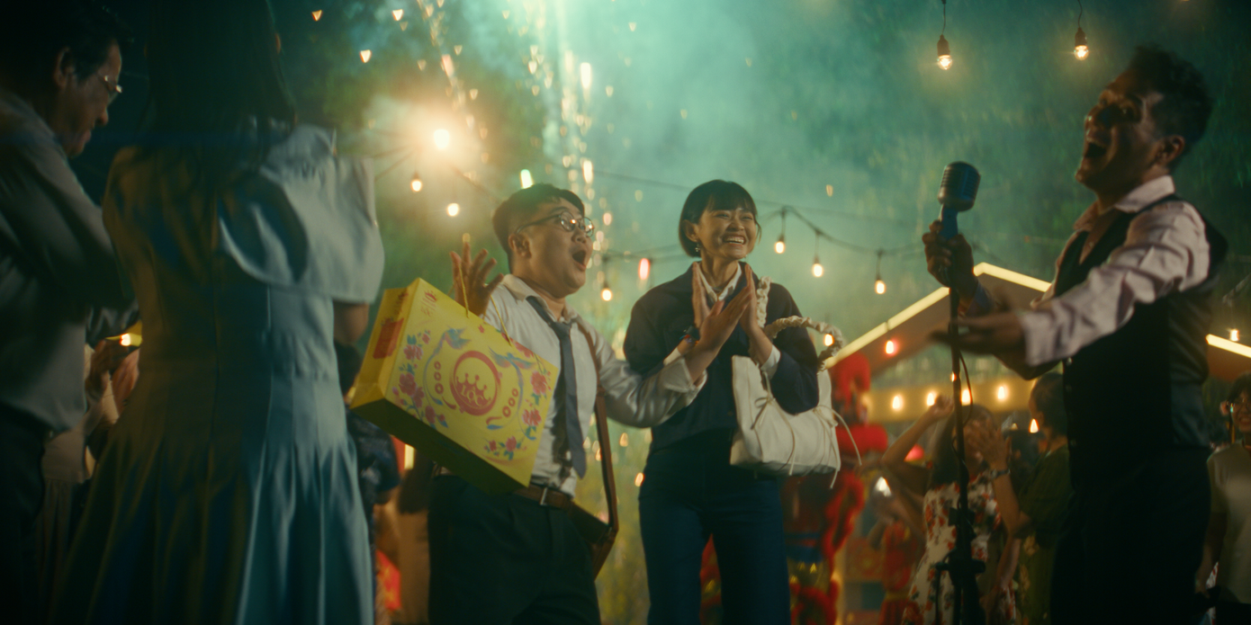 “Lời Mời Sum Vầy” không chỉ tạo được hiệu ứng truyền thông mạnh mẽ mà còn góp phần gia tăng sự gắn bó của khách hàng với Mondelez Kinh Đô. “Lời Mời Sum Vầy” không chỉ tạo được hiệu ứng truyền thông mạnh mẽ mà còn góp phần gia tăng sự gắn bó của khách hàng với Mondelez Kinh Đô.