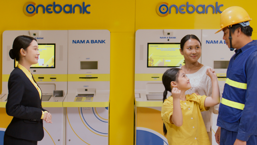 Hình ảnh gây xúc động trong iTVC “Tết đủ đầy cùng OneBank”