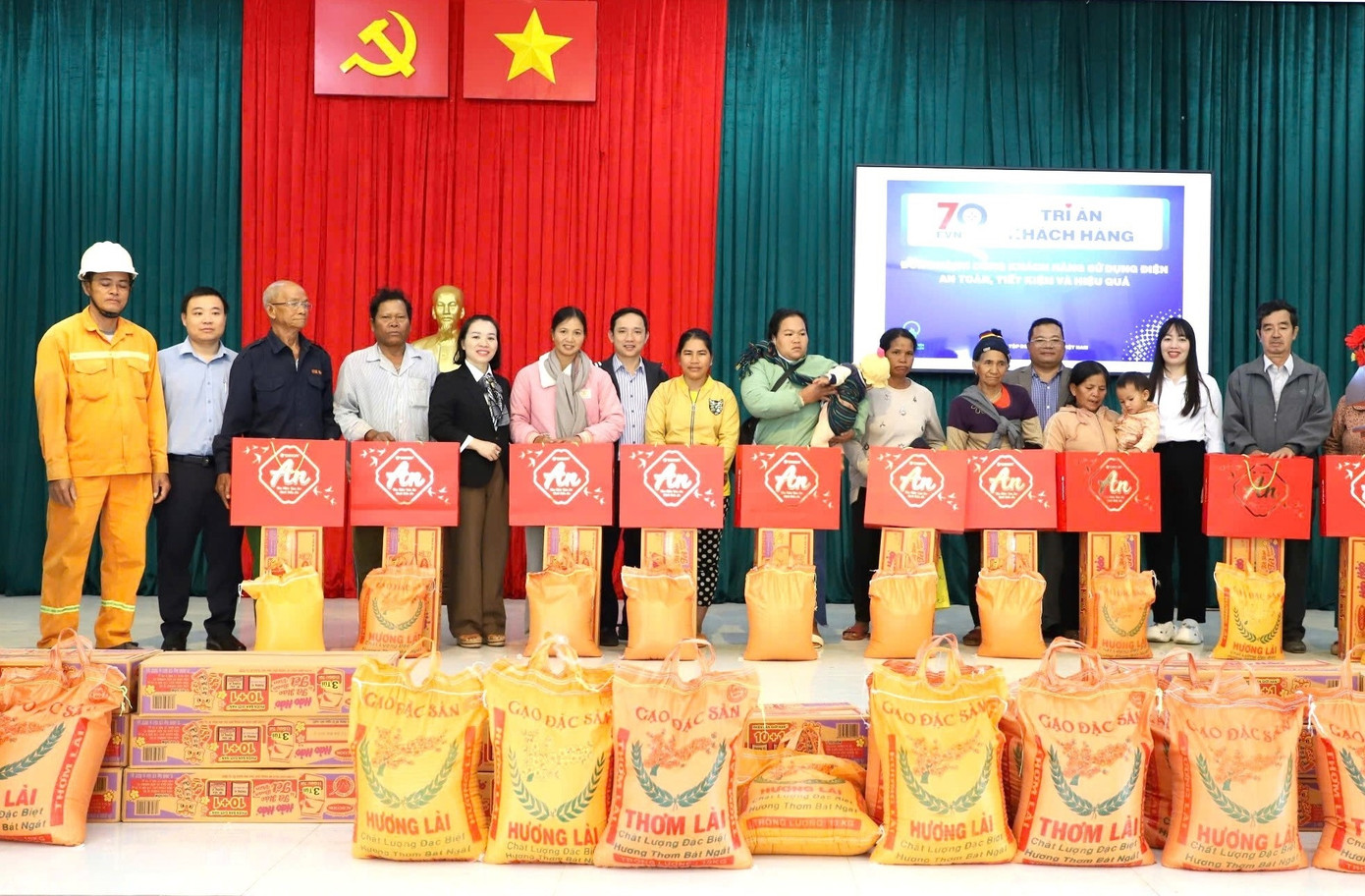 Trong năm 2024 PC Đắk Nông dành hơn 750 triệu đồng để thực hiện các hoạt động an sinh xã hội