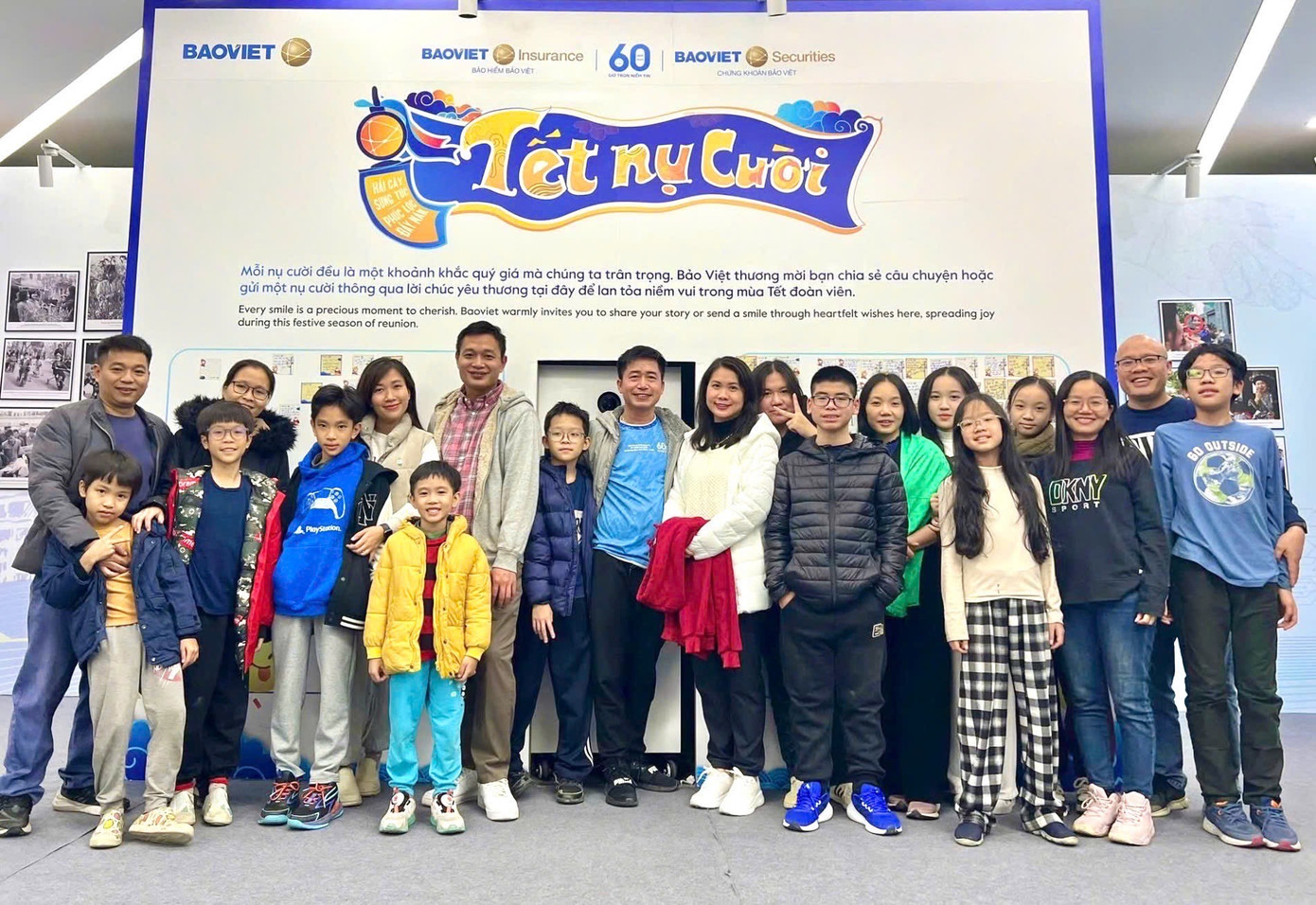 Chuyến tham quan đầy ý nghĩa của đại gia đình 20 thành viên tại không gian Tết nụ cười