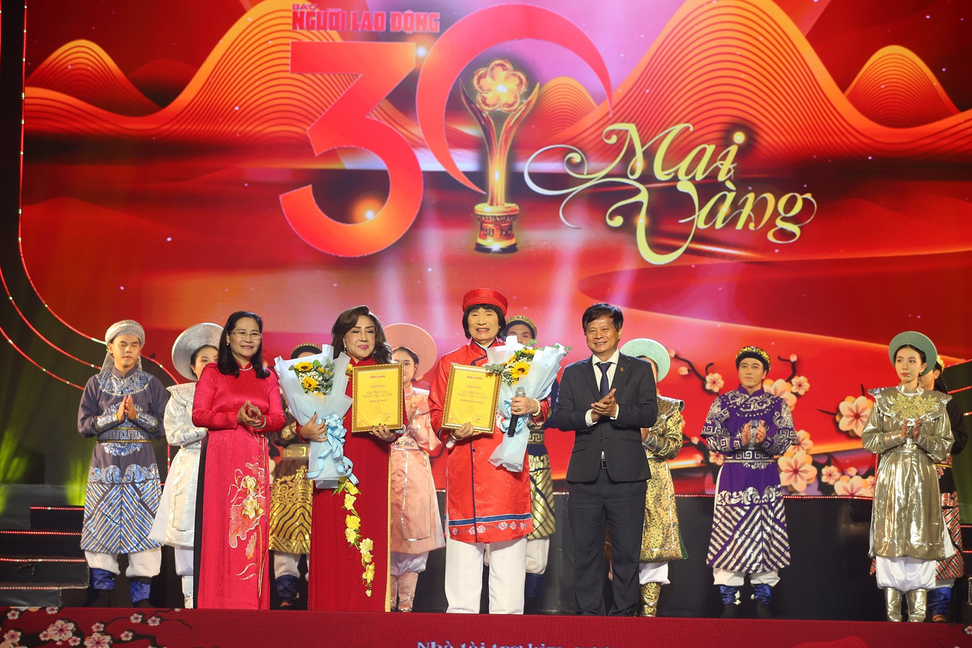 Nam ca sĩ - rapper được yêu thích nhất thuộc về Soobin Hoàng Sơn. Nữ ca sĩ được yêu thích nhất thuộc về Trang Pháp