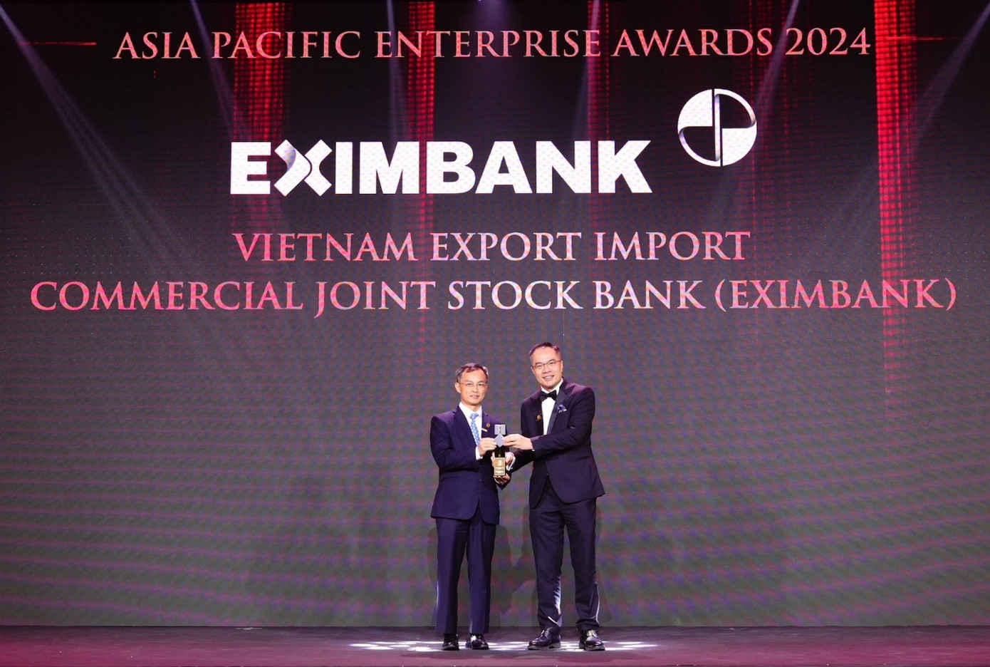 Eximbank đã vinh dự được trao giải thưởng “Doanh nghiệp xuất sắc Châu Á - Asia Pacific Enterprise Awards (APEA)” năm 2024. Eximbank đã vinh dự được trao giải thưởng “Doanh nghiệp xuất sắc Châu Á - Asia Pacific Enterprise Awards (APEA)” năm 2024.