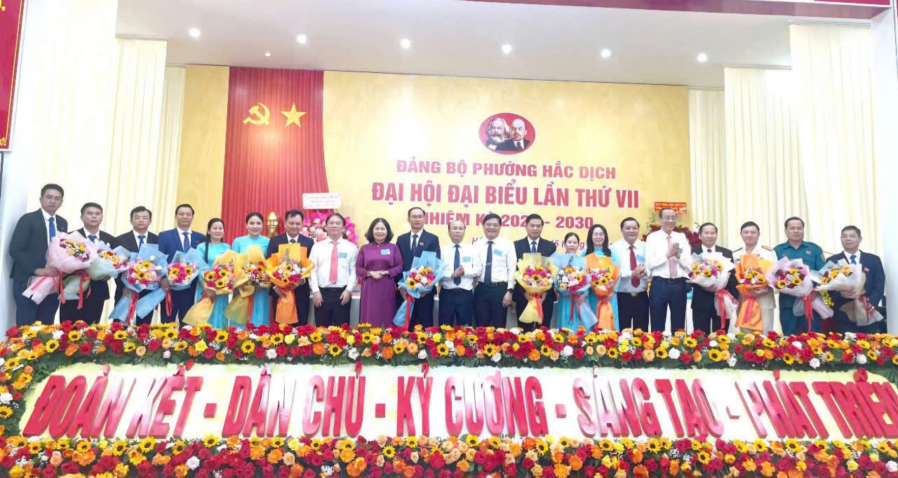 Ra mắt Ban chấp hành Đảng bộ phường Hắc Dịch khóa VII