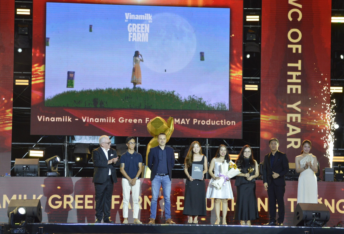 Mẩu quảng cáo (TVC) và chiến dịch ra mắt sản phẩm Vinamilk Green Farm giành giải cao nhất tại Giải thưởng Vạn Xuân 2024 Mẩu quảng cáo (TVC) và chiến dịch ra mắt sản phẩm Vinamilk Green Farm giành giải cao nhất tại Giải thưởng Vạn Xuân 2024