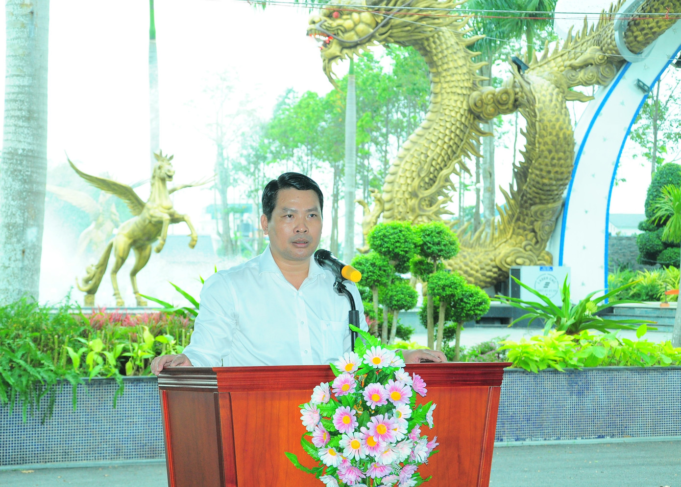 Ông Hà Vũ Sơn – Giám đốc Sở Công Thương Cần Thơ thông tin tại họp báo Ông Hà Vũ Sơn – Giám đốc Sở Công Thương Cần Thơ thông tin tại họp báo