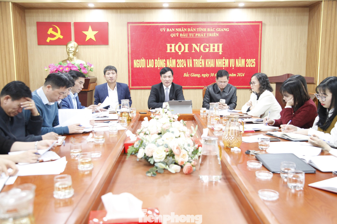 Lãnh đạo Quỹ Đầu tư phát triển tỉnh Bắc Giang triển khai công việc đến cán bộ và người lao động