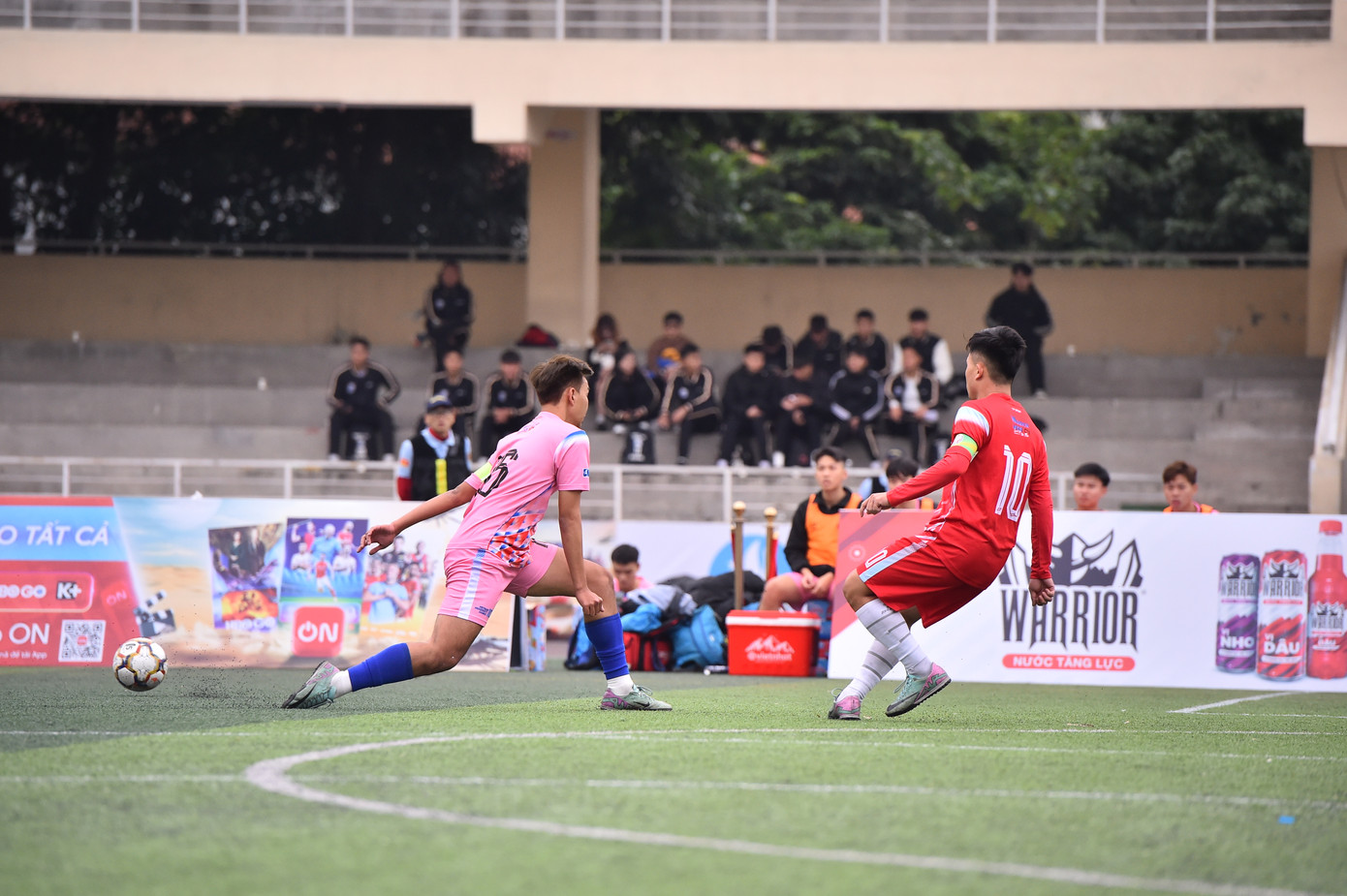 Các cầu thủ Học viện Công nghệ Bưu chính Viễn thông và Trường Đại học Sư phạm Kỹ thuật TP. Hồ Chí Minh đã có một trận chung kết đầy gay cấn