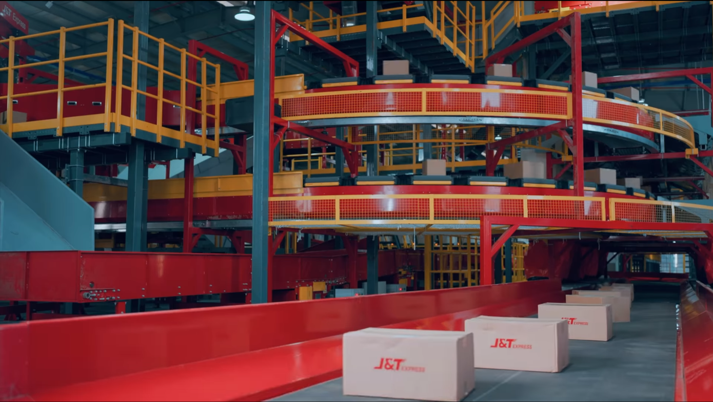 Vận hành tự động hóa hoàn toàn, J&T Express nâng công suất xử lý đơn hàng tại Trung tâm trung chuyển gấp 10 lần so với việc xử lý thủ công. Ảnh: J&T Express Việt Nam. Vận hành tự động hóa hoàn toàn, J&T Express nâng công suất xử lý đơn hàng tại Trung tâm trung chuyển gấp 10 lần so với việc xử lý thủ công. Ảnh: J&T Express Việt Nam.
