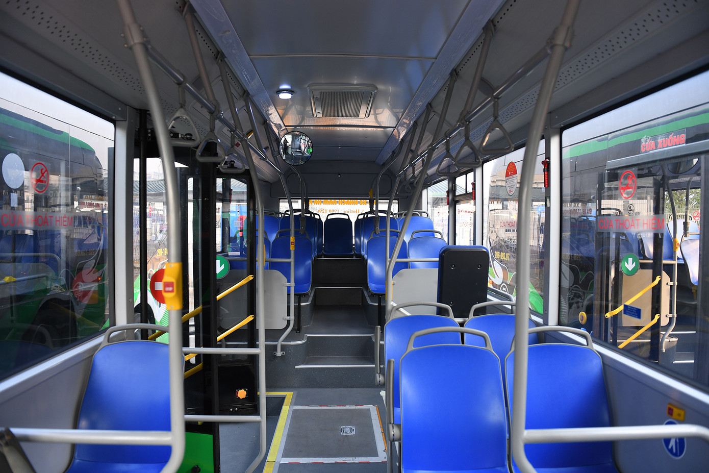 Trước mắt, lô xe buýt điện mới của VinFast sẽ được đưa vào vận hành trên 04 tuyến giao thông với điểm đầu – cuối lần lượt gồm: tuyến 05 (Mai Động - Đại học Tài nguyên và Môi trường Hà Nội); tuyến 39 (Công viên Nghĩa Đô - Mai Động (Bãi đỗ xe Đền Lừ)); tuyến 47 (gồm nhánh tuyến 47A: Long Biên - Bát Tràng và nhánh tuyến 47B: Đại học Kinh tế quốc dân - Kiêu Kỵ) và tuyến 59 (Đông Anh – Học viện Nông nghiệp Việt Nam). Trước mắt, lô xe buýt điện mới của VinFast sẽ được đưa vào vận hành trên 04 tuyến giao thông với điểm đầu – cuối lần lượt gồm: tuyến 05 (Mai Động - Đại học Tài nguyên và Môi trường Hà Nội); tuyến 39 (Công viên Nghĩa Đô - Mai Động (Bãi đỗ xe Đền Lừ)); tuyến 47 (gồm nhánh tuyến 47A: Long Biên - Bát Tràng và nhánh tuyến 47B: Đại học Kinh tế quốc dân - Kiêu Kỵ) và tuyến 59 (Đông Anh – Học viện Nông nghiệp Việt Nam).